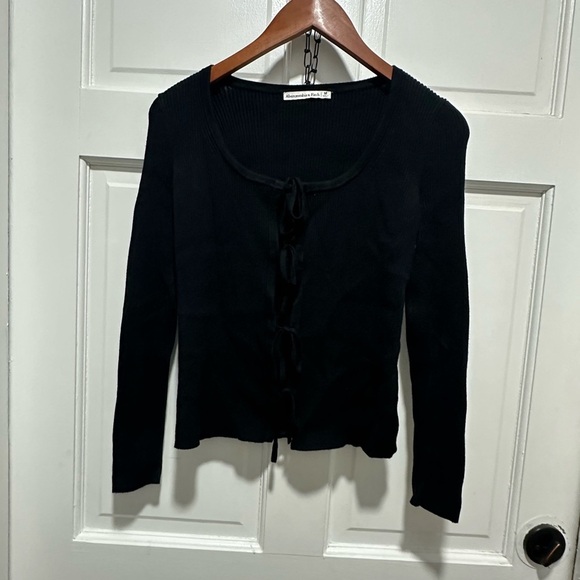 Abercrombie and Fitch Black Ribbed Top with Bow Details size Medium EUC - Picture 4 of 4